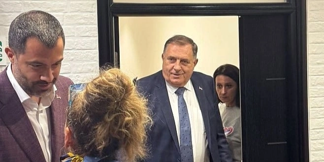 Milorad i Igor Dodik s Vučićem čekaju rezultate glasanja u sjedištu SNS