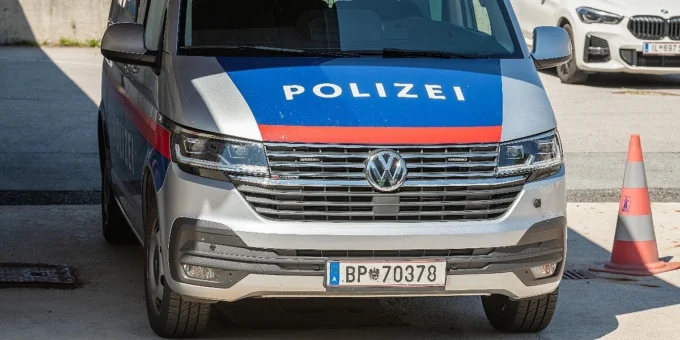 Mladić iz BiH teško povrijeđen u nesreći u Welsu, vozač preminuo od povreda