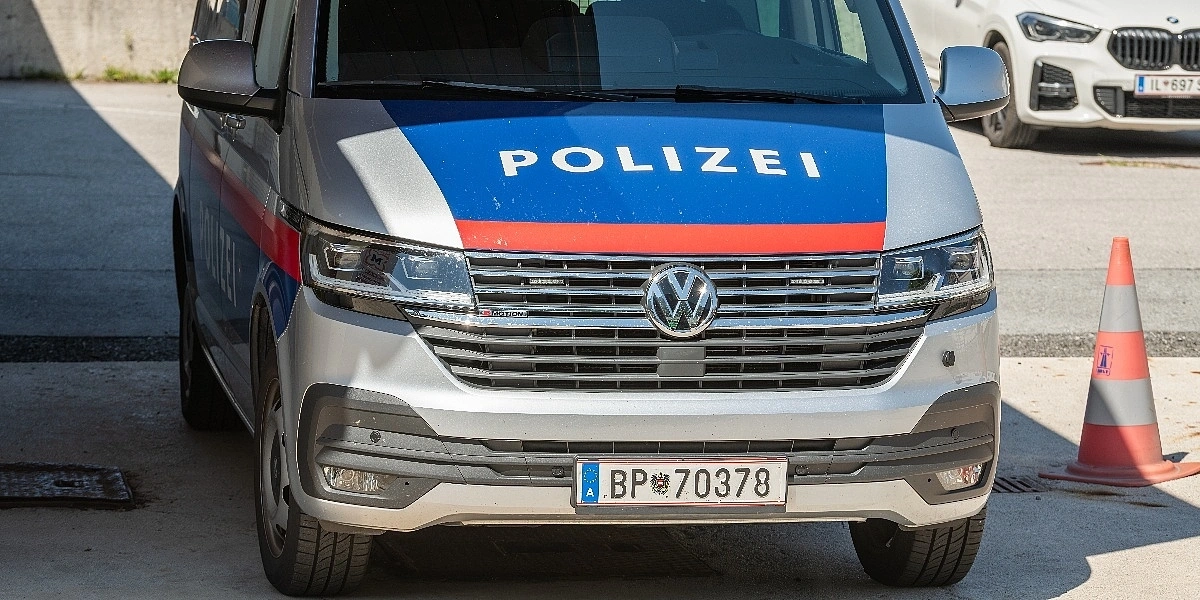 Mladić iz BiH teško povrijeđen u nesreći u Welsu, vozač preminuo od povreda