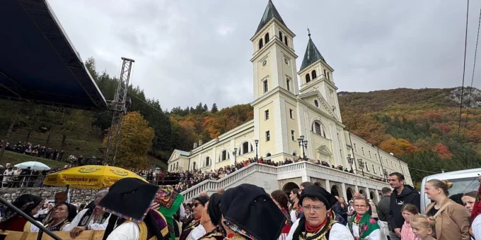 U Kraljevoj Sutjesci održano obilježavanje Dana kraljice Katarine kroz hodočašće i smotru folklora