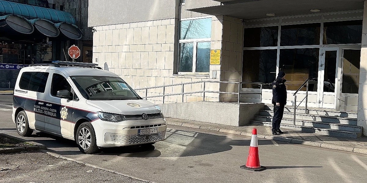 U Živinicama pronađen kilogram droge kod dvojice mladića, određен im pritvor
