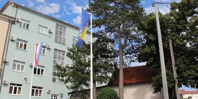 Sud u Livnu potvrdio optužnicu protiv osobe zbog prisiljavanja djeteta na spolnu radnju