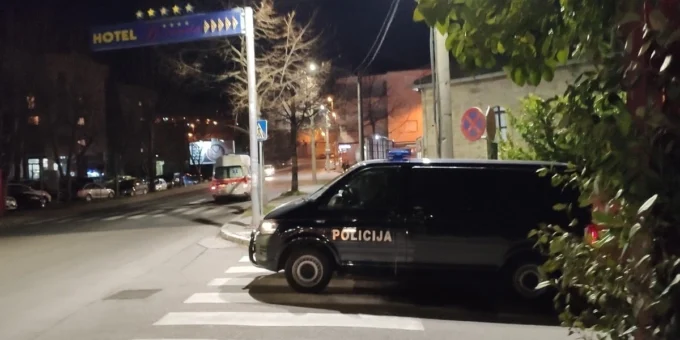 Policijska akcija u Mostaru rezultirala hapšenjem i pronalaskom oružja i bijele tvari