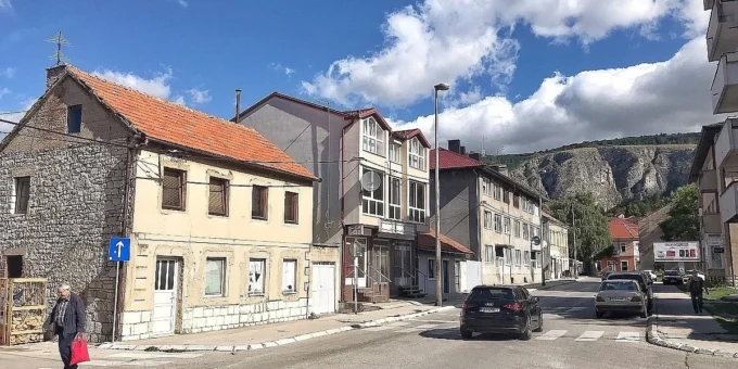 Muškarac iz Livna optužen za fizički napad na majku i teške tjelesne povrede