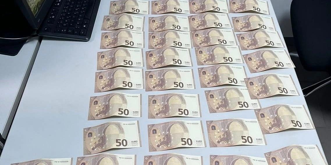 U Doboju uhapšen muškarac, pronađena veća količina lažnih eura