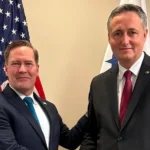 Američki ambasador se našalio nakon fotografije s Bećirovićem o potrebi stolice