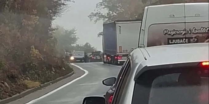 Dvije osobe povrijeđene u saobraćajnoj nesreći koja se dogodila kod Kladnja