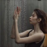 Da li je preporučljivo tuširati se hladnom vodom kada temperature padnu?
