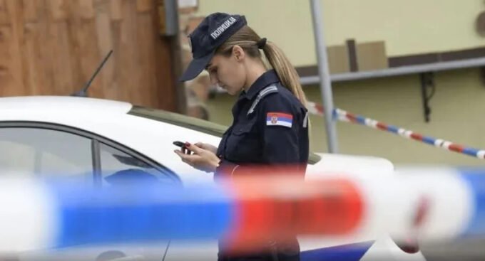 Brutalan napad u Beogradu rezultirao slomljenom nogom i vilicom muškarca pred suprugom