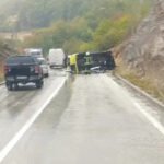 Sanitetsko vozilo se prevrnulo između Kupresa i Šuice, više osoba povrijeđeno