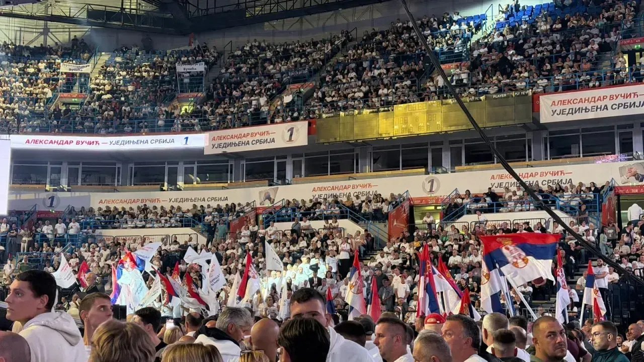 Protests protiv Ratka Mladića održani uoči mitinga Vučićeve stranke u Beogradu